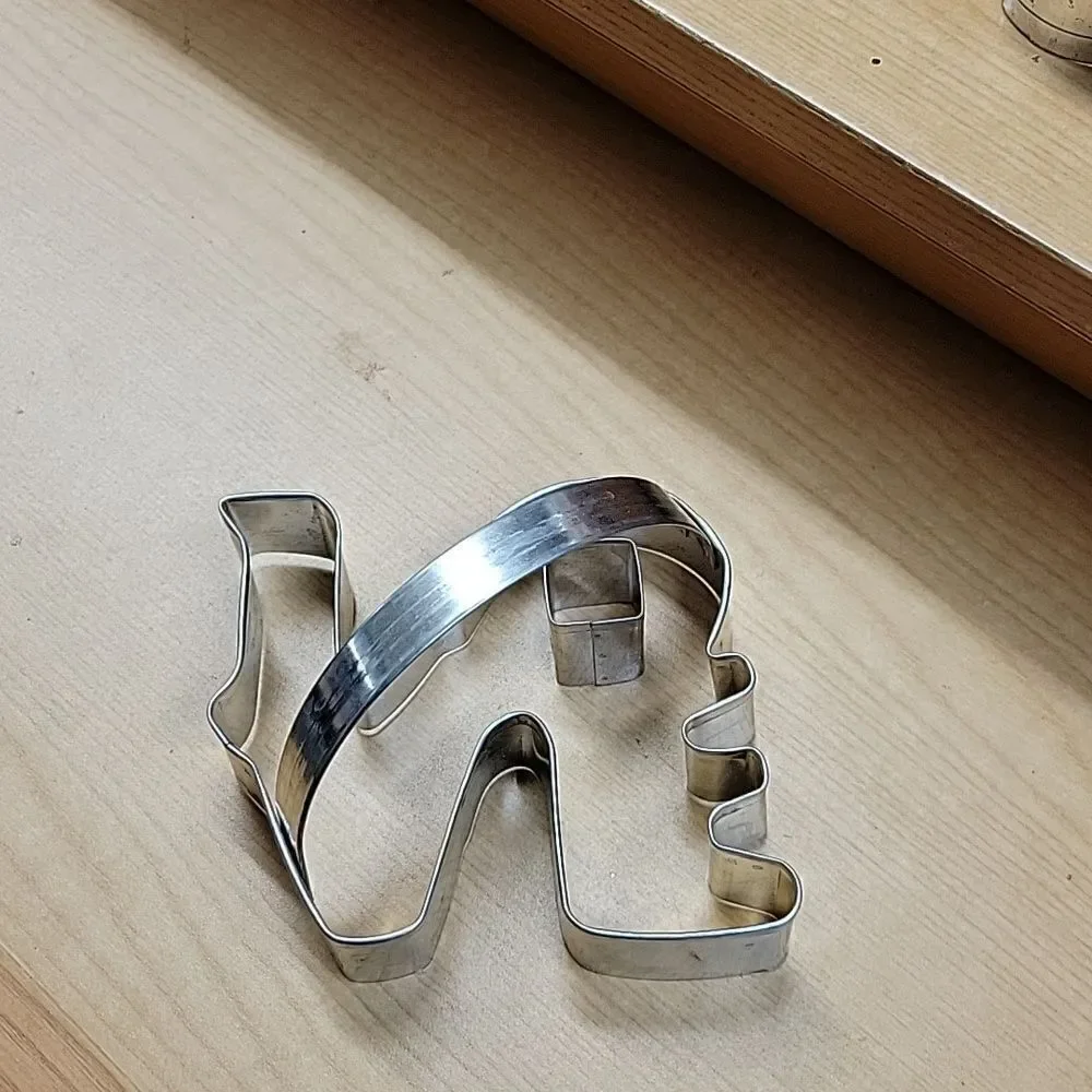 18 piece metal‎ Valentines Day/wedding cookie cutters plus heart spatula